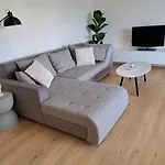Mit Schlossblick, 65 Qm - Neubau Apartmán