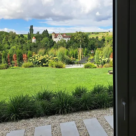 Mit Schlossblick, 65 Qm - Neubau 아파트 *