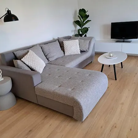 Mit Schlossblick, 65 Qm - Neubau 아파트