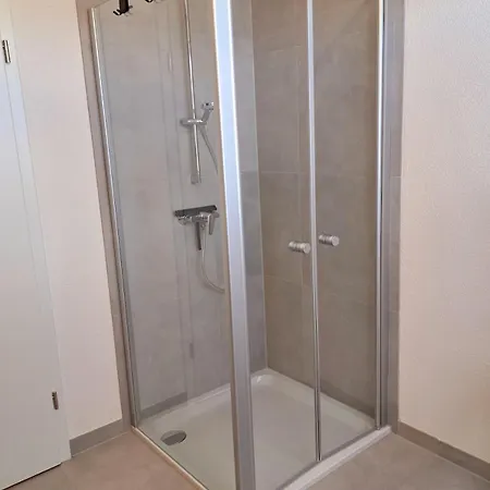 Mit Schlossblick, 65 Qm - Neubau 公寓 *